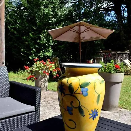 Romantique, Avec Son Petit Etang Prive En Dordogne La Bachellerie