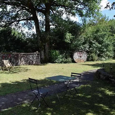 Romantique, Avec Son Petit Etang Prive En Dordogne