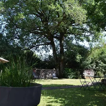 Romantique, Avec Son Petit Etang Prive En Dordogne