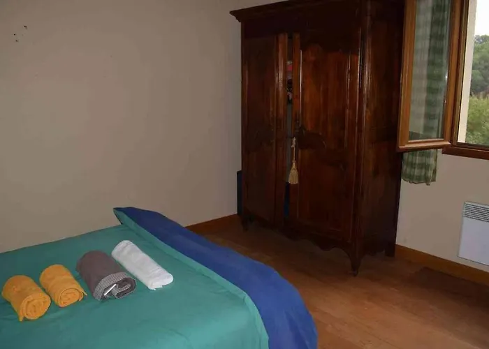 Romantique, Avec Son Petit Etang Prive En Dordogne Holiday home Montignac-Lascaux