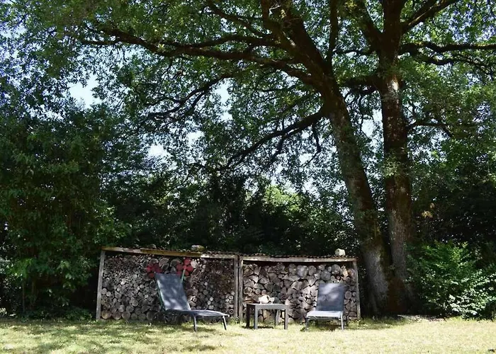 Holiday home Romantique, Avec Son Petit Etang Prive En Dordogne *