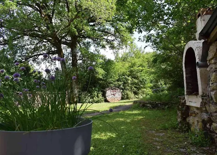 Holiday home Romantique, Avec Son Petit Etang Prive En Dordogne