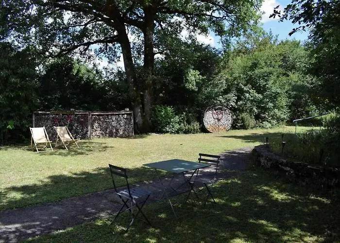 Romantique, Avec Son Petit Etang Prive En Dordogne